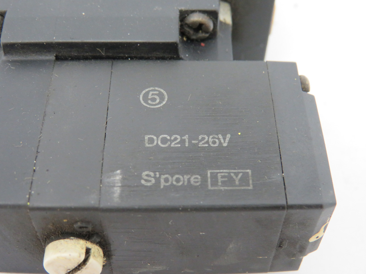 SMC NVFS3100-5FZB Solenoid Valve 21-26VDC 0.1~1.0MPa *COS DMG/No Seal* USED