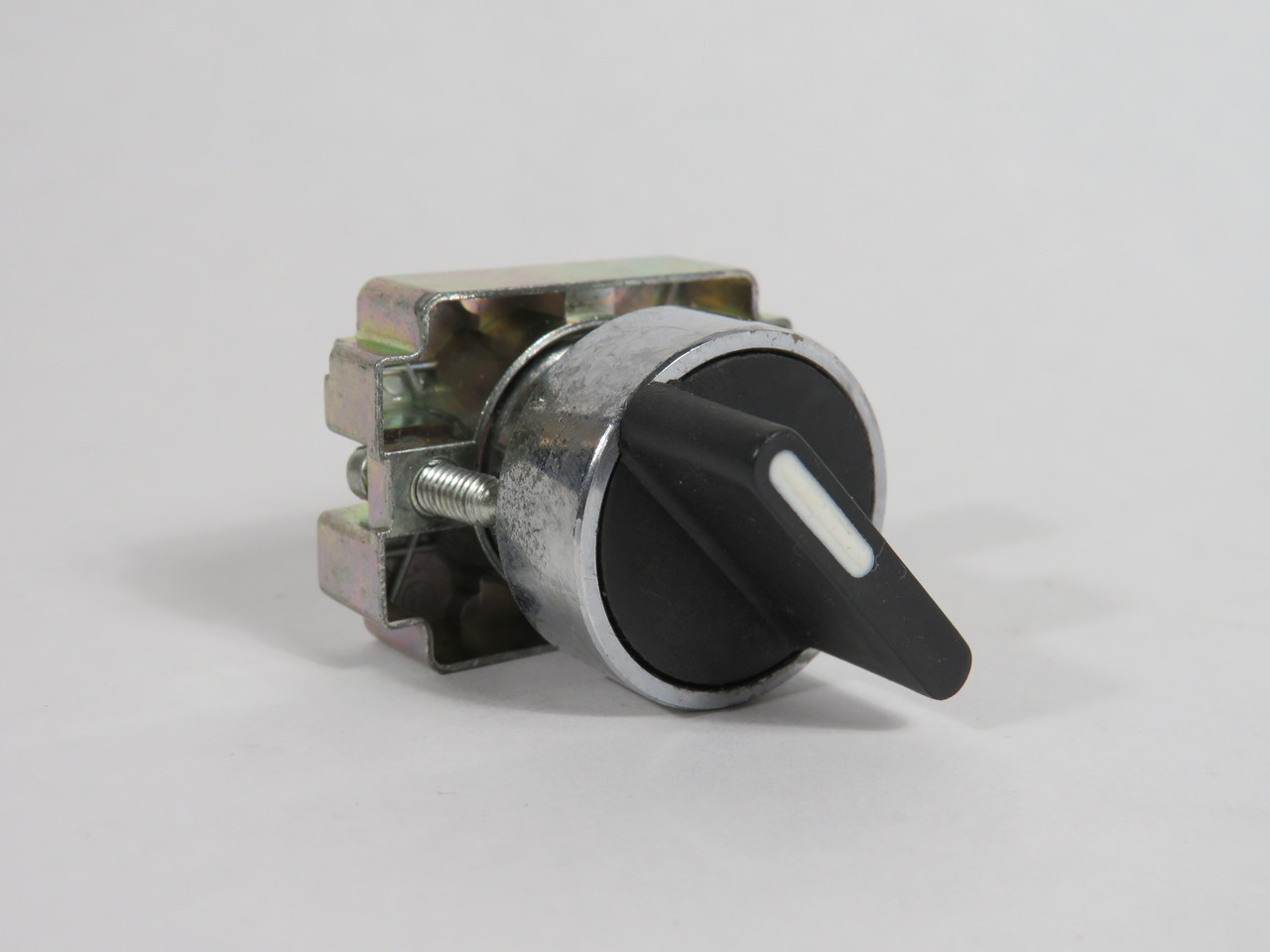 Teknic 2AS2-2P Selector Switch 2-Position Maintained w/Holder USED