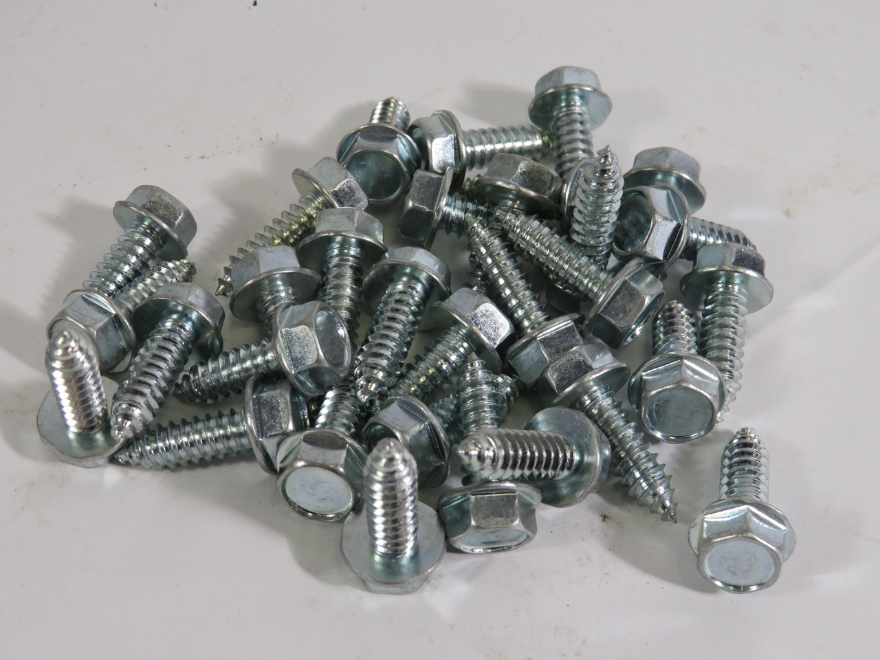 Spaenaur ST-369H Tapping Screw 5/16" x 1" Type AB Lot of 31 NEW