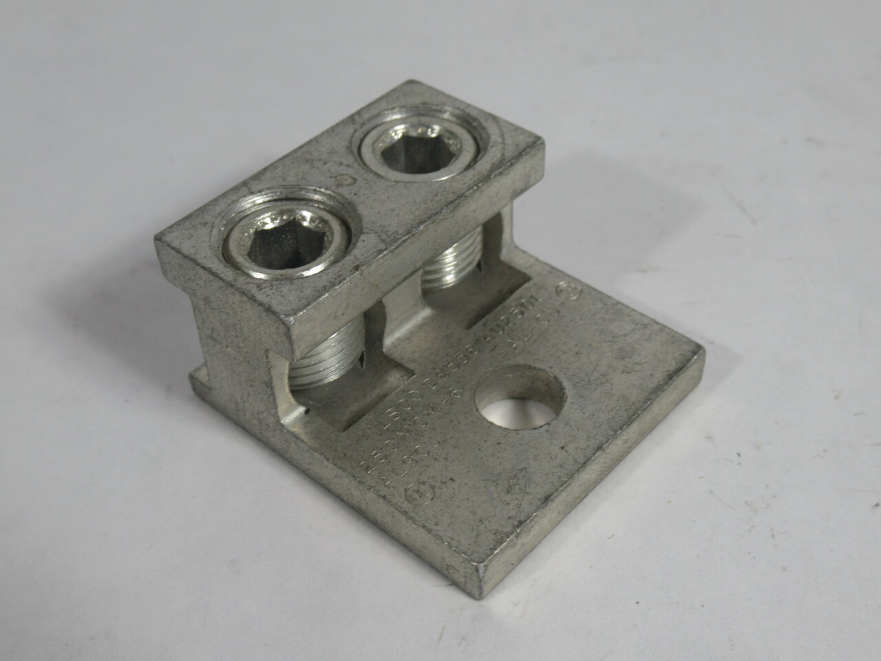 Ilsco D8558-AU250I Mechanical Lug 250kcmil-6str AL9CU 3/8” Bolt Size USED