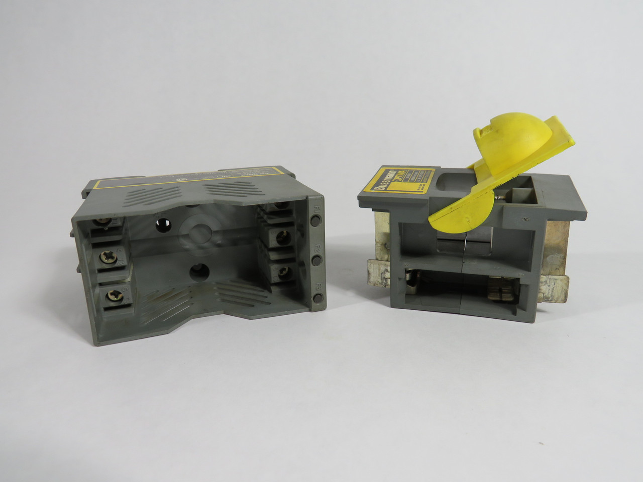 Bussmann OPM-1038R Fuse Block 30A 600V 3-Pole Class CC USED