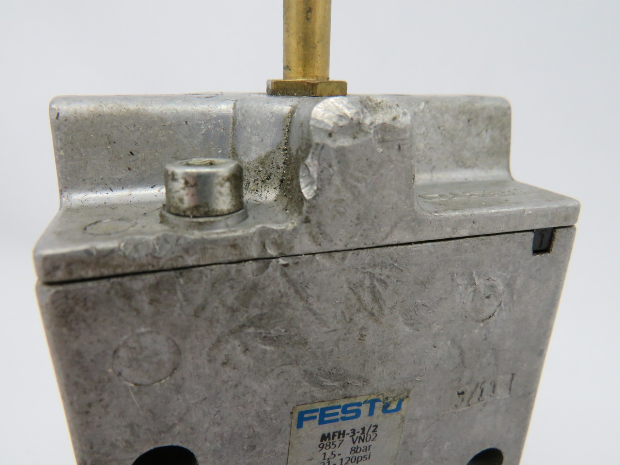 Festo 9857 MFH-3-1/2 3/2 Solenoid Valve 1,5-8 bar G1/2 21-120 PSI *COS DMG* USED