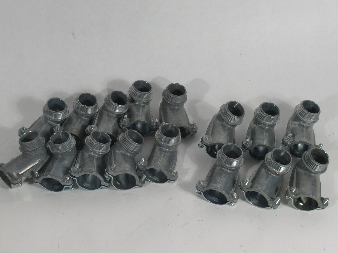 Generic 3/4-90DEG Die Cast Zinc Squeeze Connector 3/4" Lot of 16 NOP