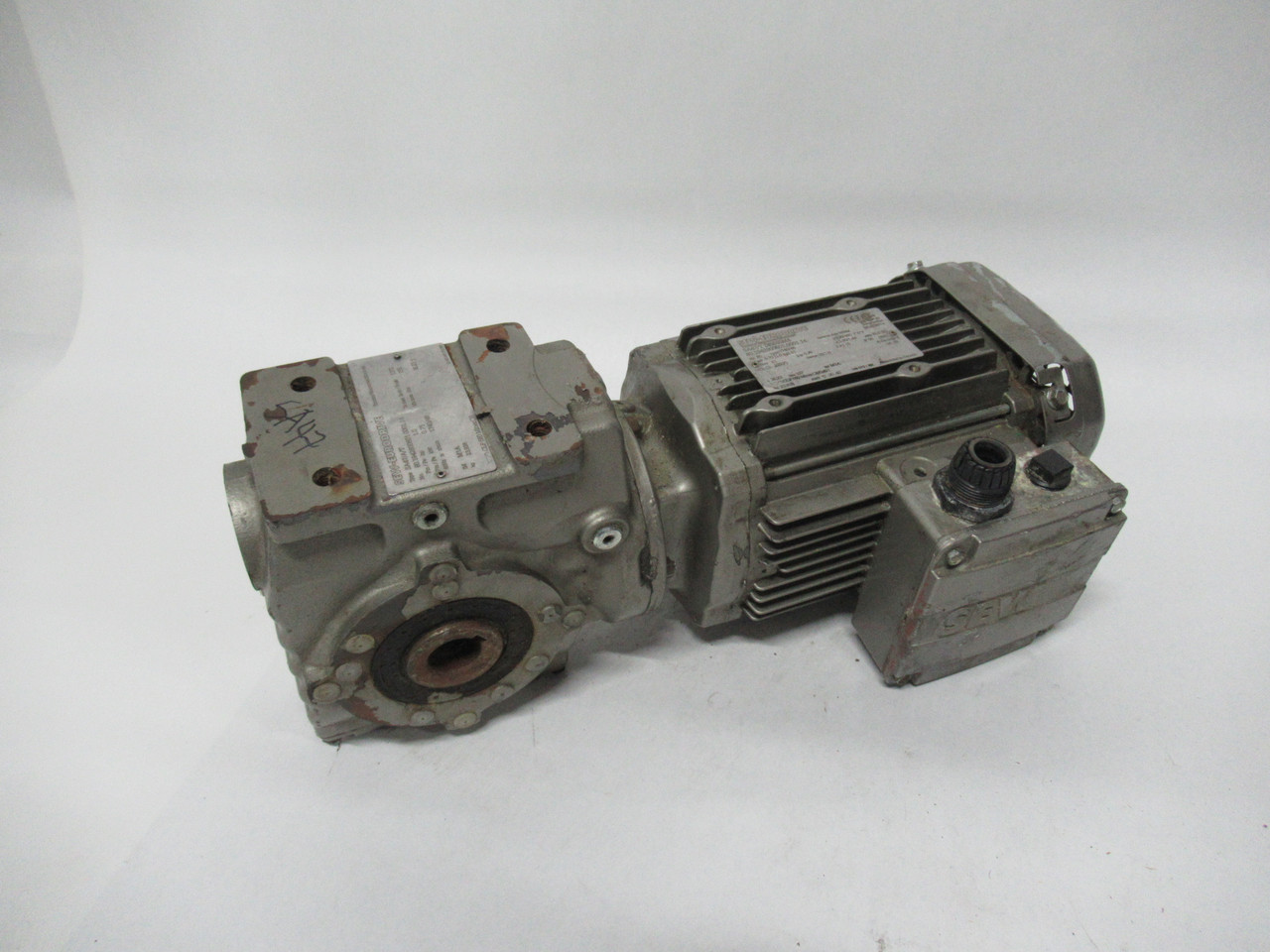 Sew-Eurodrive 38.23:1 1370 lb-in 1HP 1740/46RPM 230/460V 3Ph 2.90/1.44A USED