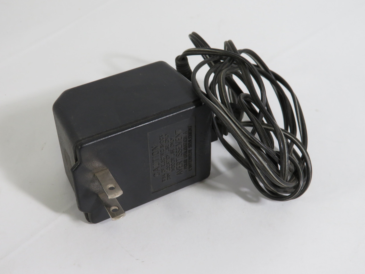Ault T41091000A060G AC Adapter Output: 9VAC 1000mA Input: 120VAC 60Hz 16.5W USED