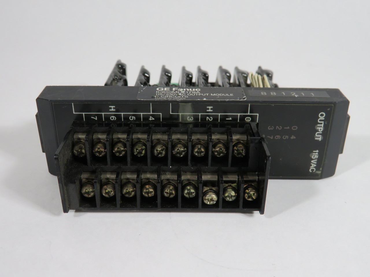 GE Fanuc IC610MDL179A Output Module 115/230V 8-Circuit MISSING DOOR USED