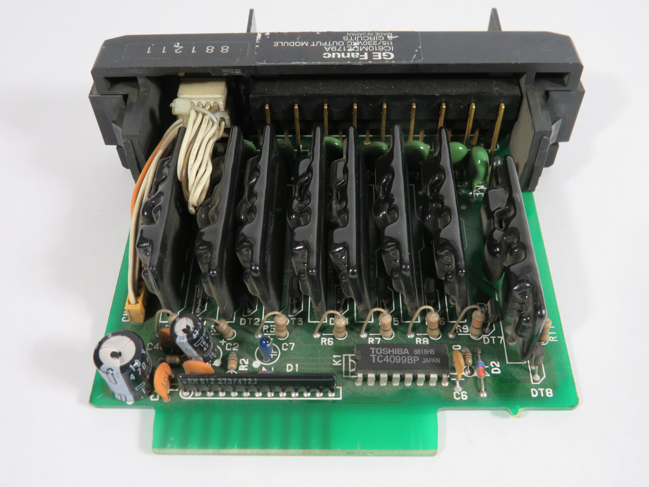 GE Fanuc IC610MDL179A Output Module 115/230V 8-Circuit MISSING DOOR USED