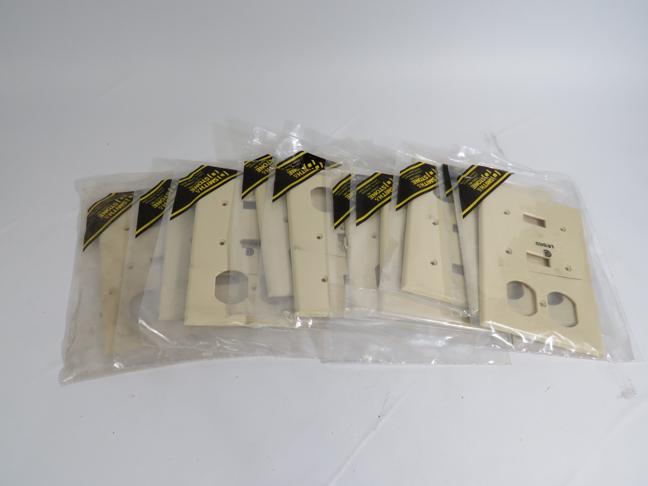 Smith & Stone 6-0302-61 Wall Face Plate Ivory Lot of 10 NWB