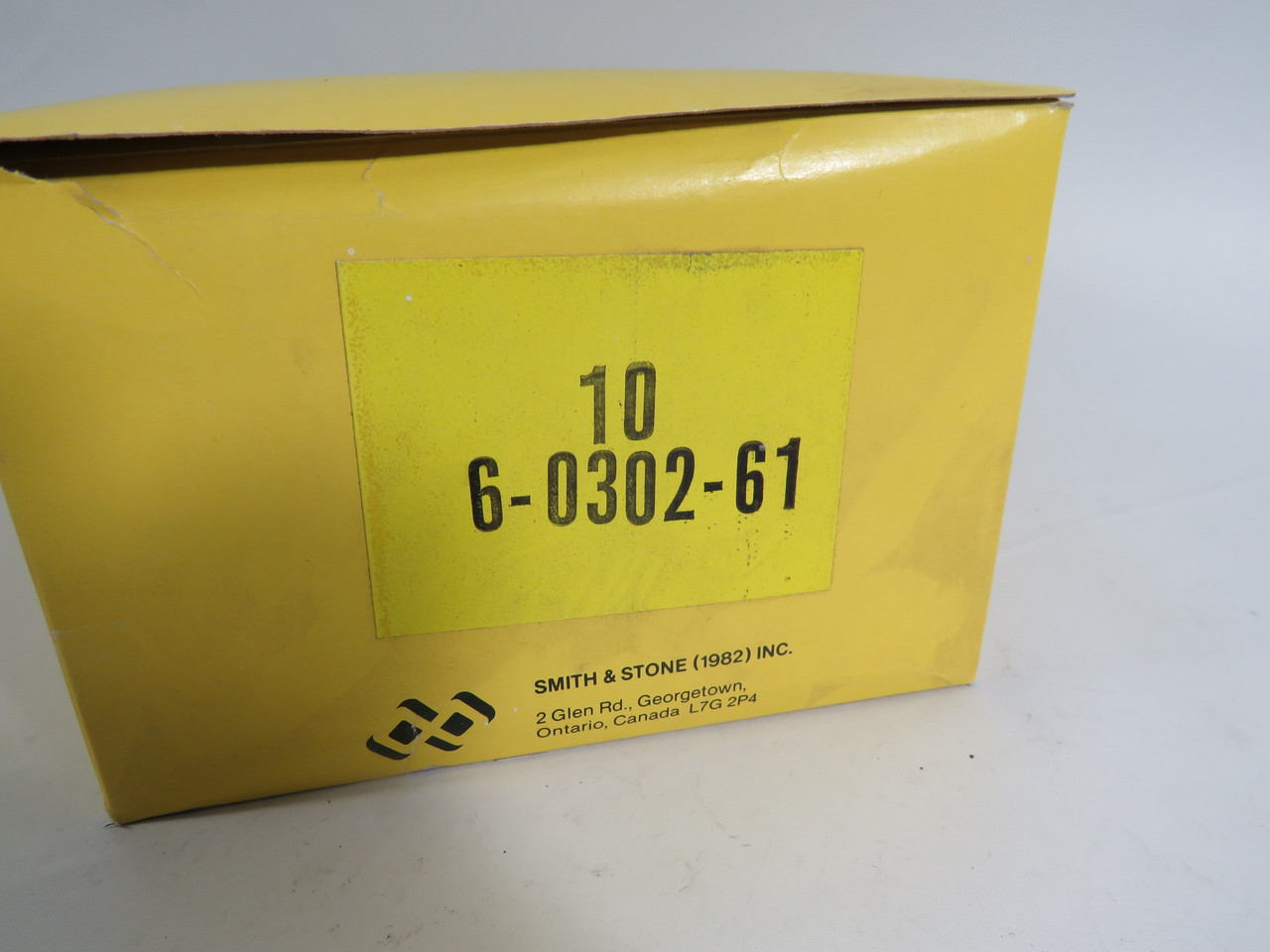 Smith & Stone 6-0302-61 Wall Face Plate Ivory Lot of 80 Damaged Box NEW