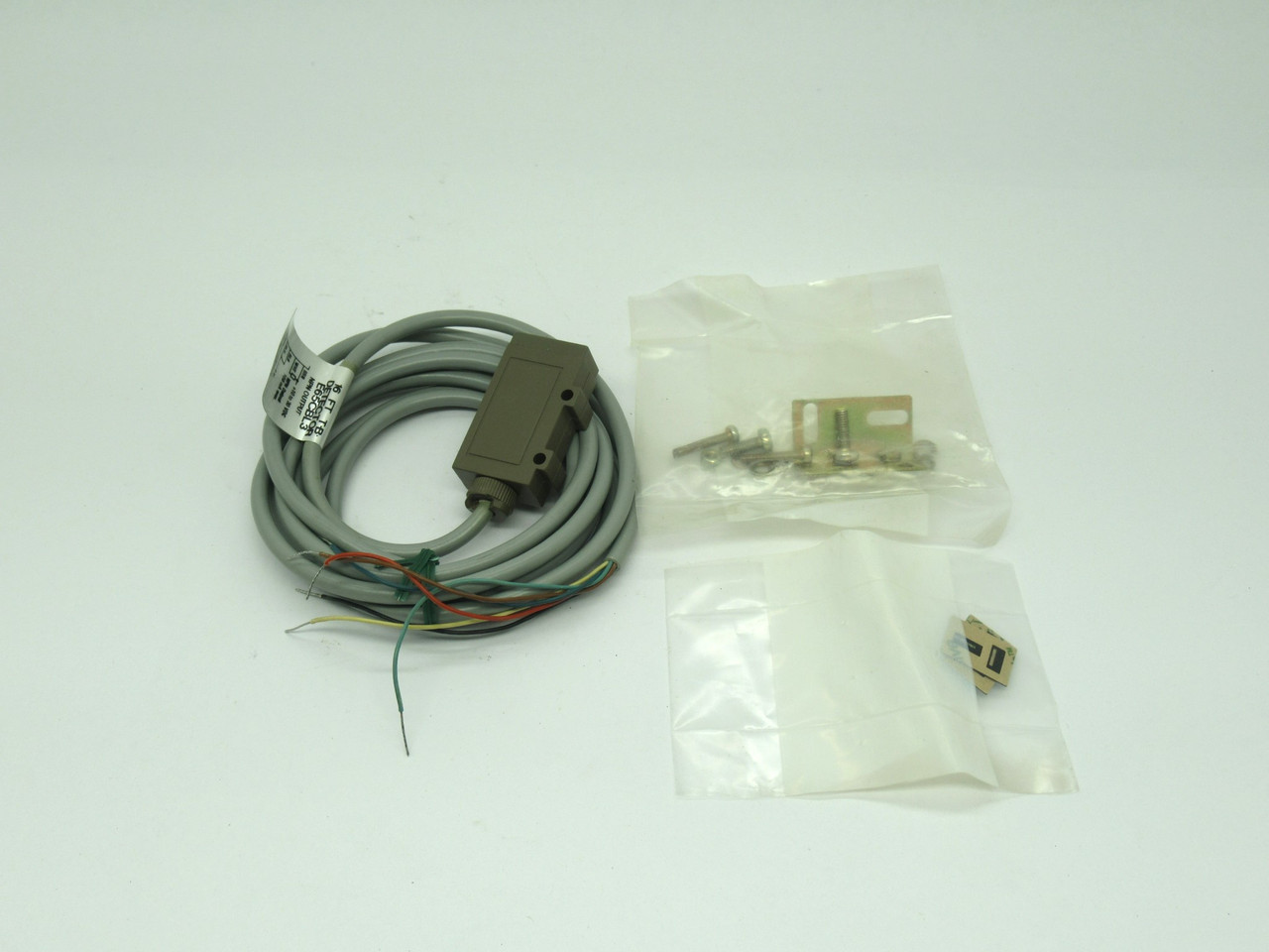 Cutler-Hammer E65CBL3 Photoelectric Sensor 16FT 10-30VDC SHELF WEAR NEW