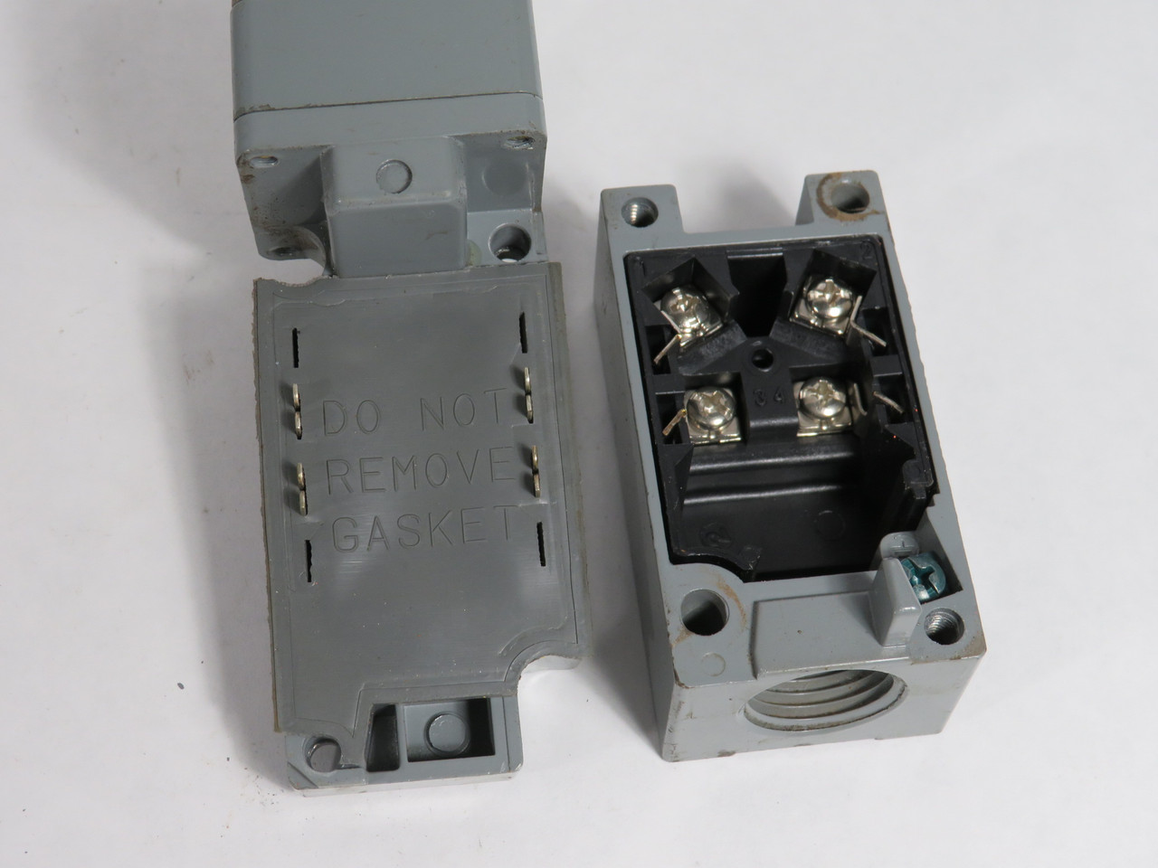 Cutler-Hammer E50SA Series A2 Limit Switch C/W E50DR1 Head SHELF WEAR USED