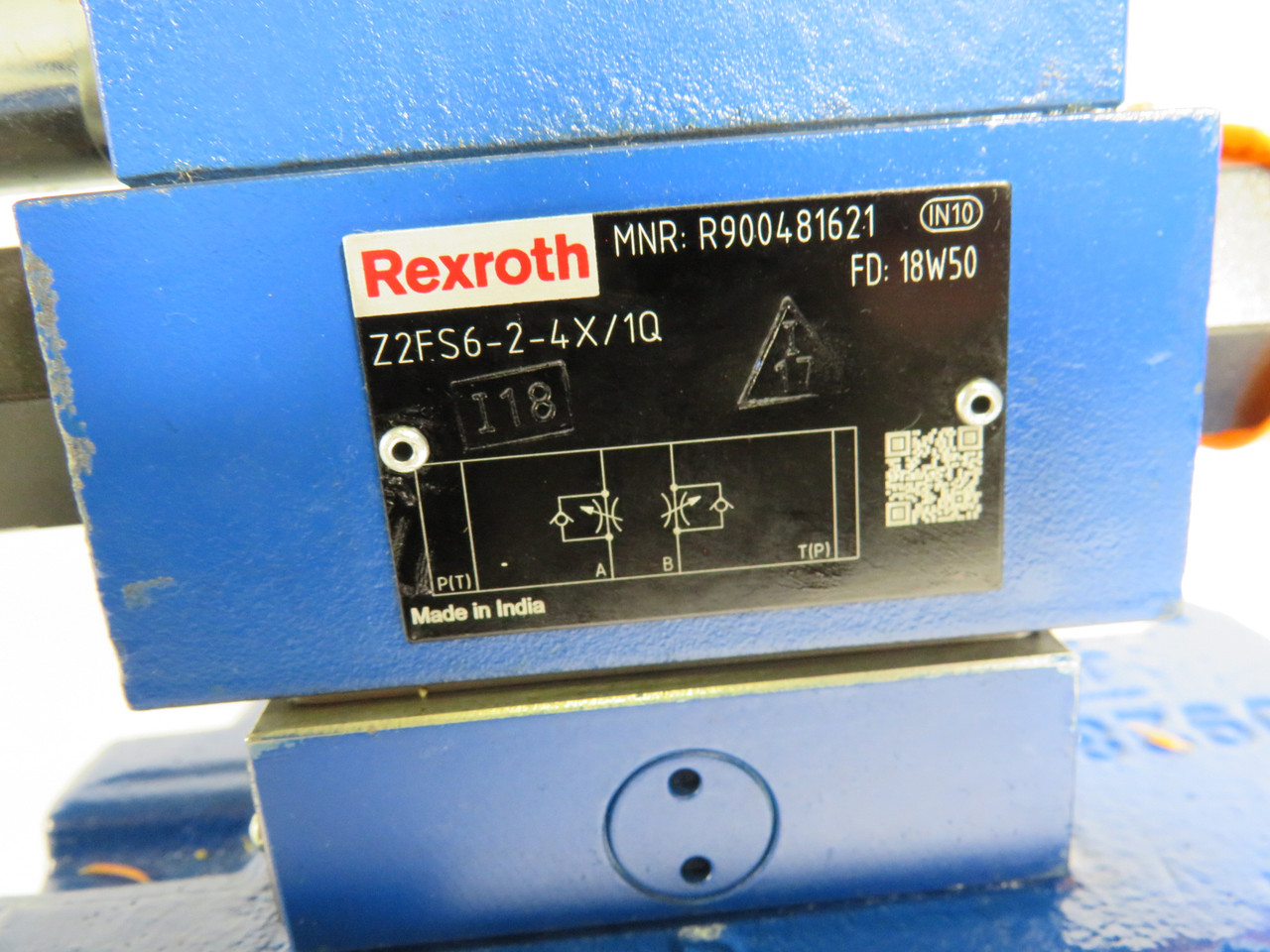 Rexroth R900481621 Directional Control Valve Assembly 24VDC Shelf Wear NOP