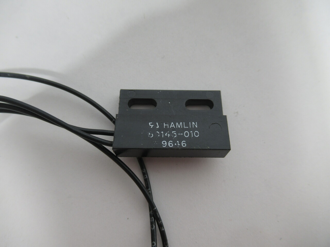 Hamlin 59145-010 Magnetic Sensor SPST-NO 20.32mm Range 12" Leads USED