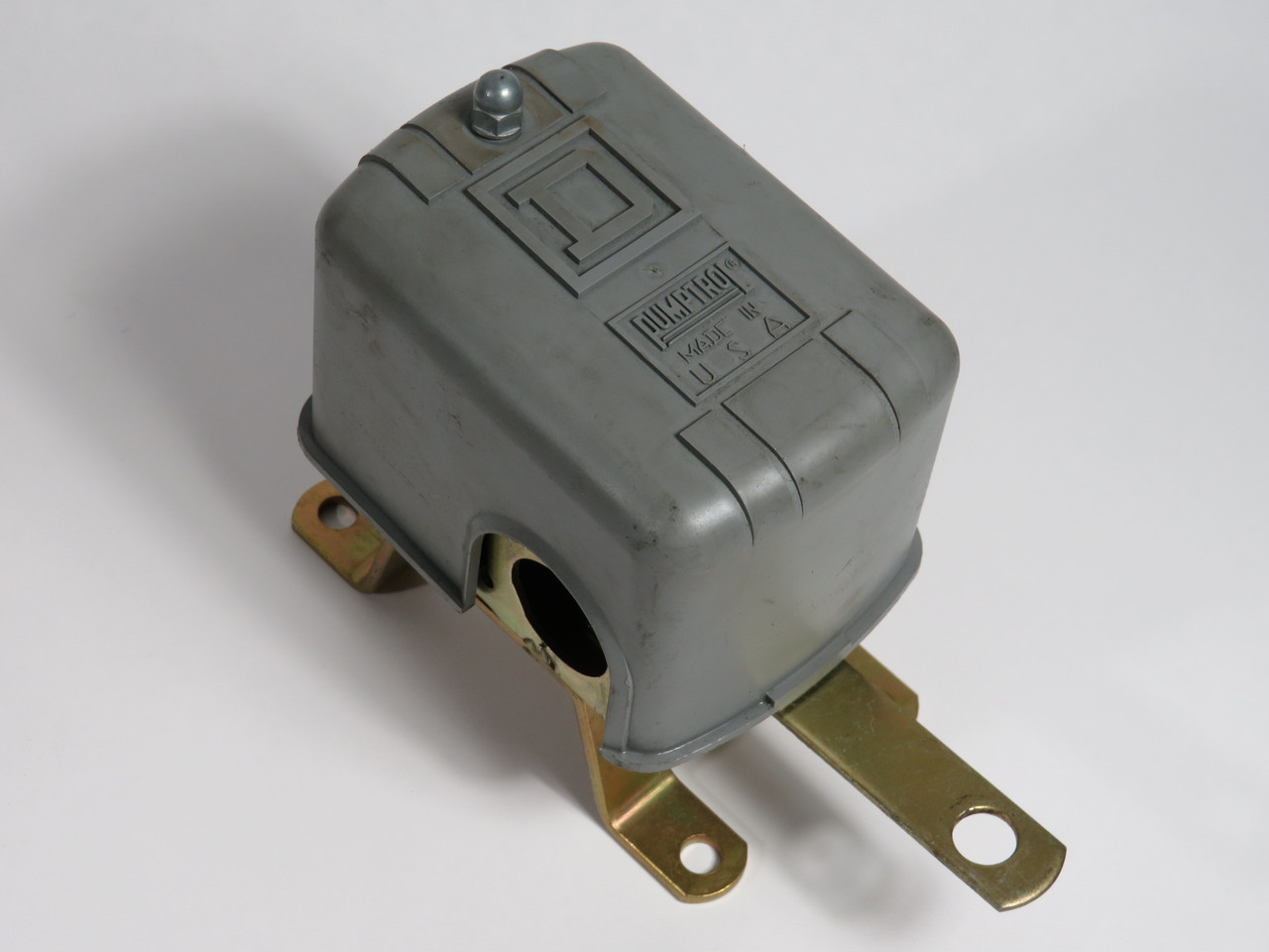 Square D 9036DG2 Series B Float Switch 32/115/230/460/575V MISSING SCREWS USED