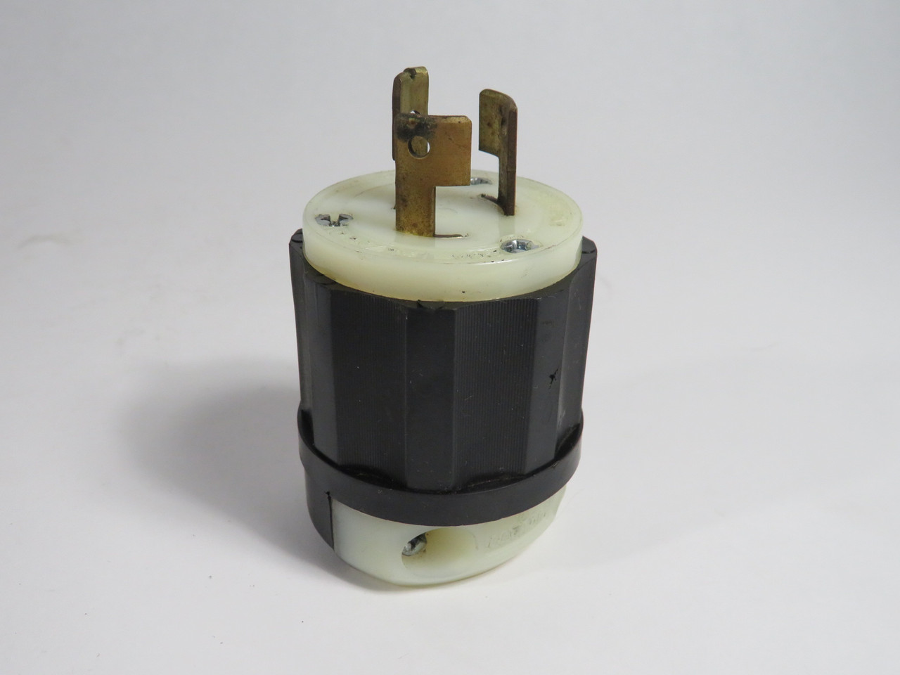 Leviton 9965-C Locking Plug 20A 125/250V 3W 3P Non-Grounding Non-NEMA USED