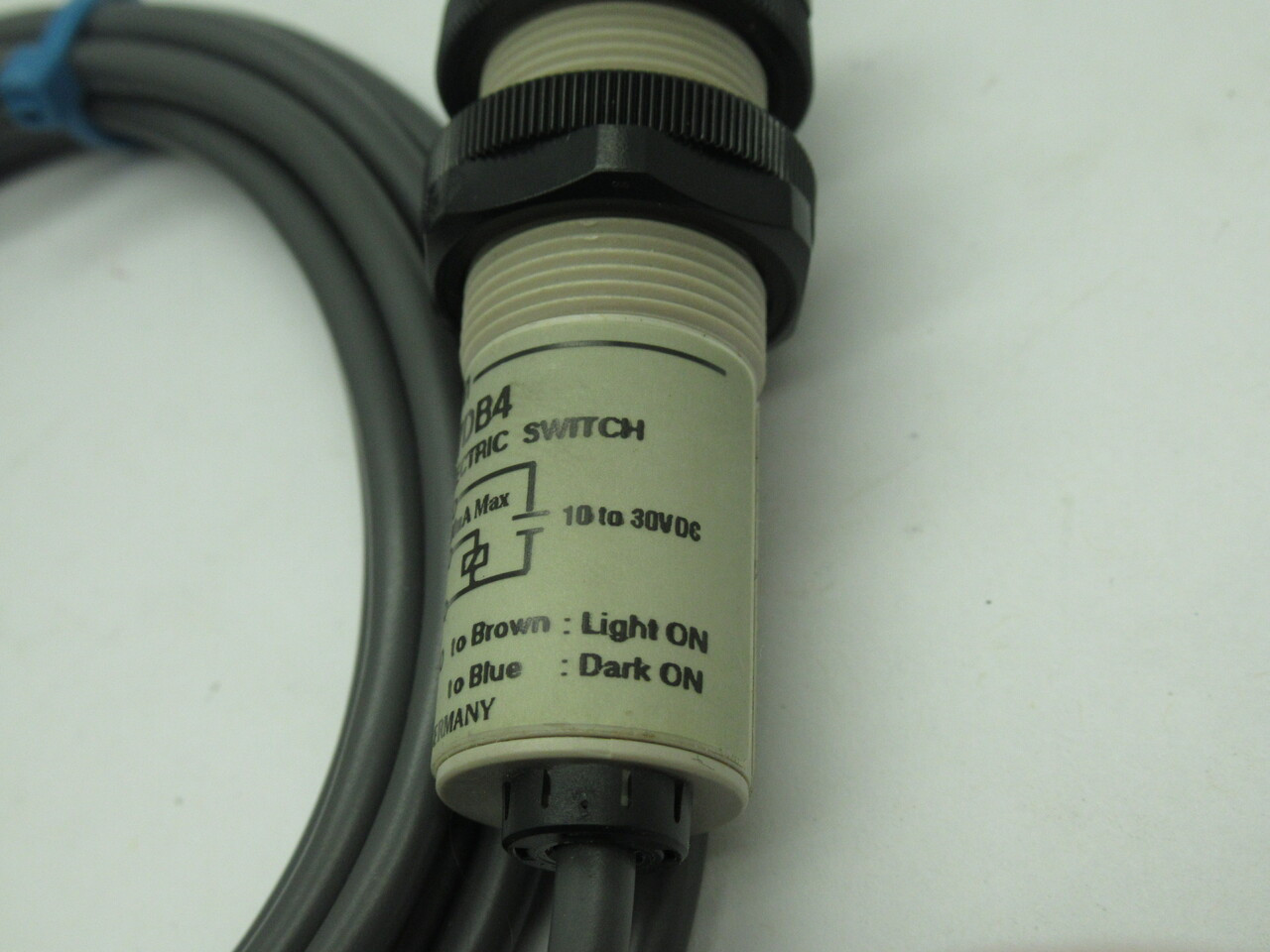 Omron E3F2-7DB4 Photoelectric Receiver 10-30VDC 100mA USED