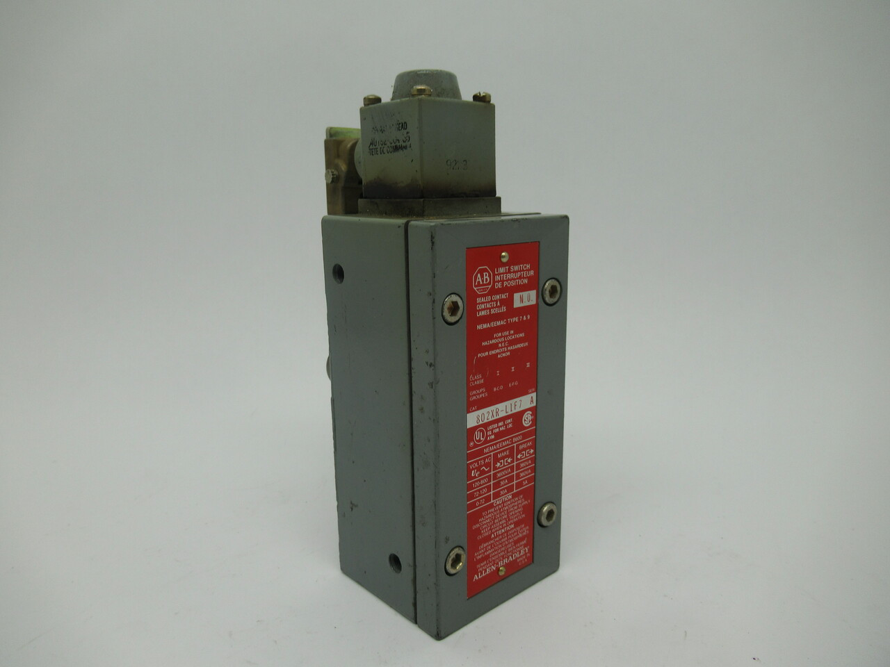 Allen-Bradley 802XR-L1F7 Limit Switch 5A 600V C/W 40182-004-55 Head USED