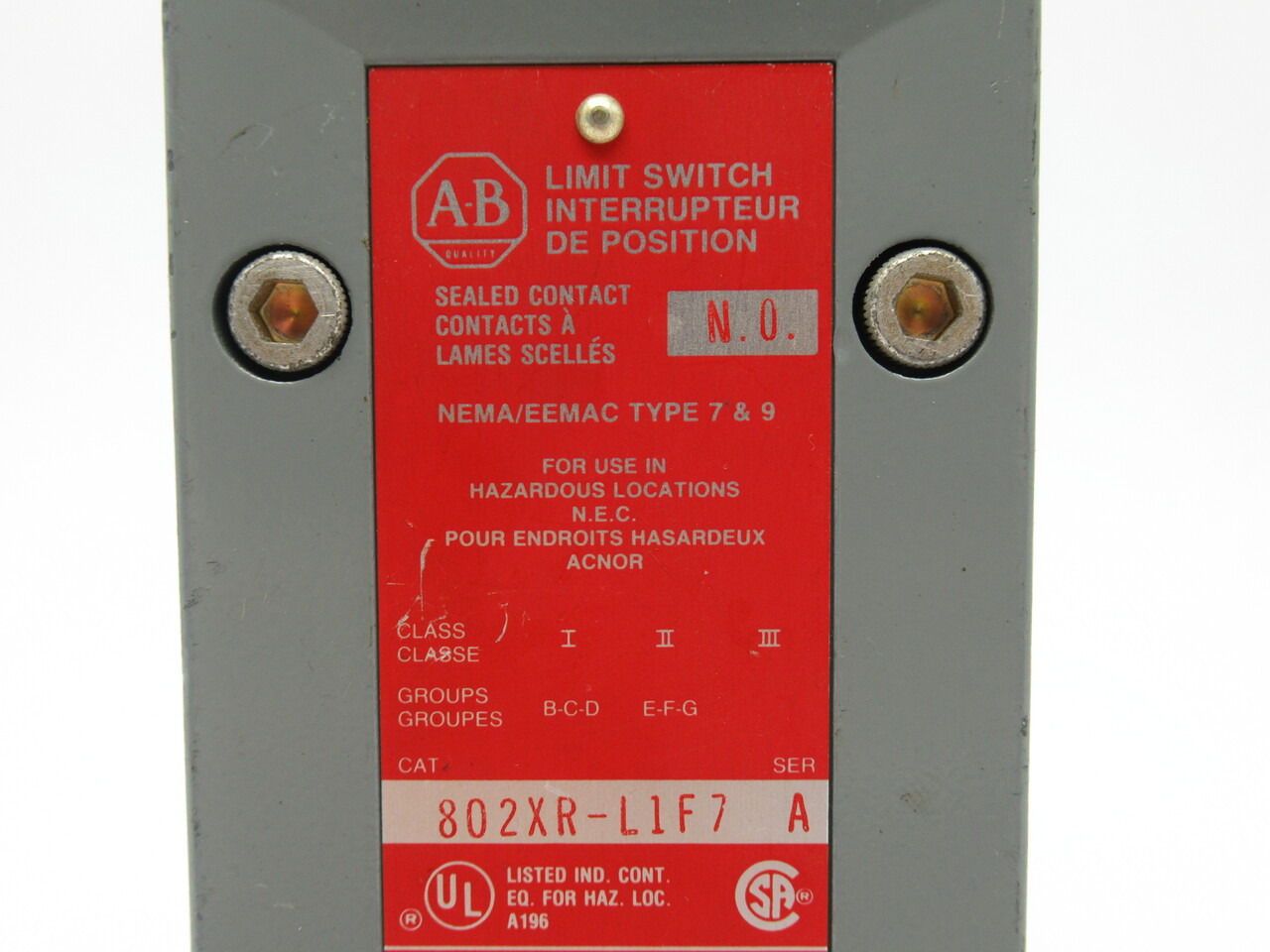 Allen-Bradley 802XR-L1F7 Limit Switch 5A 600V C/W 40182-004-55 Head USED