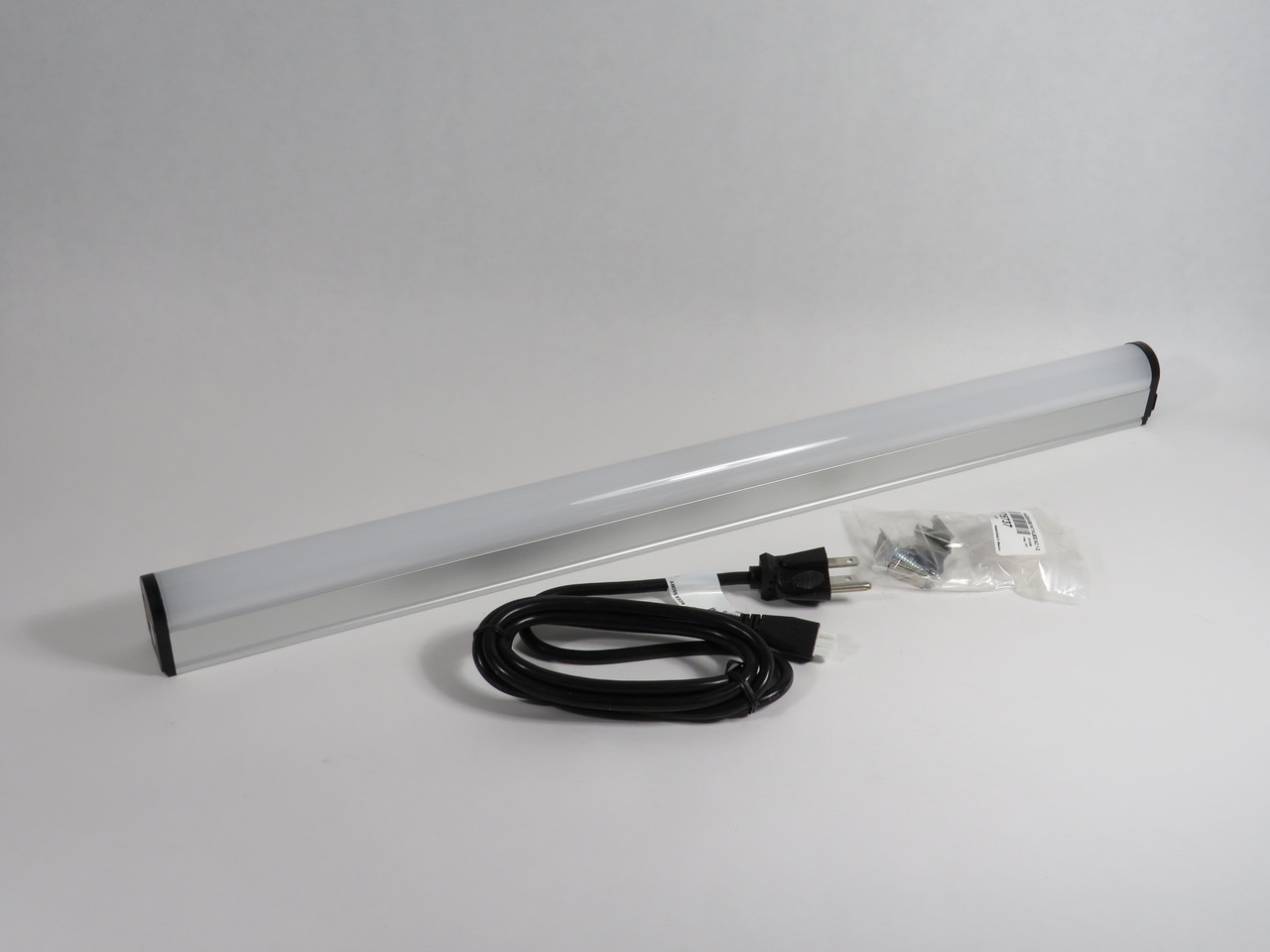 Banner WLB32ZC570PBQMB LED Workstation Light 90-264V 22.5W 570mm L 87494 NEW