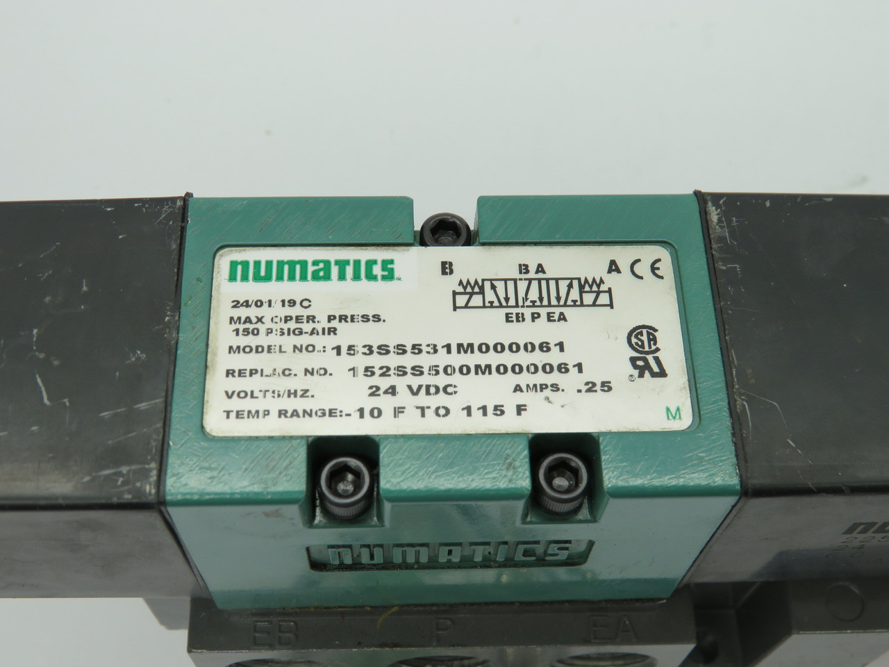 Numatics 153SS531M000061 Solenoid Valve W/ Base 24VDC 3/8" NPT .25Amp USED