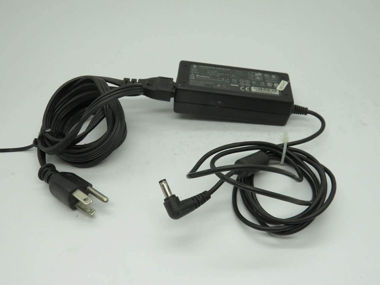 LI Shin 0335A1965 AC Adapter Input 100-240V 50/60HZ 1.7A Output 19V 3.42A USED