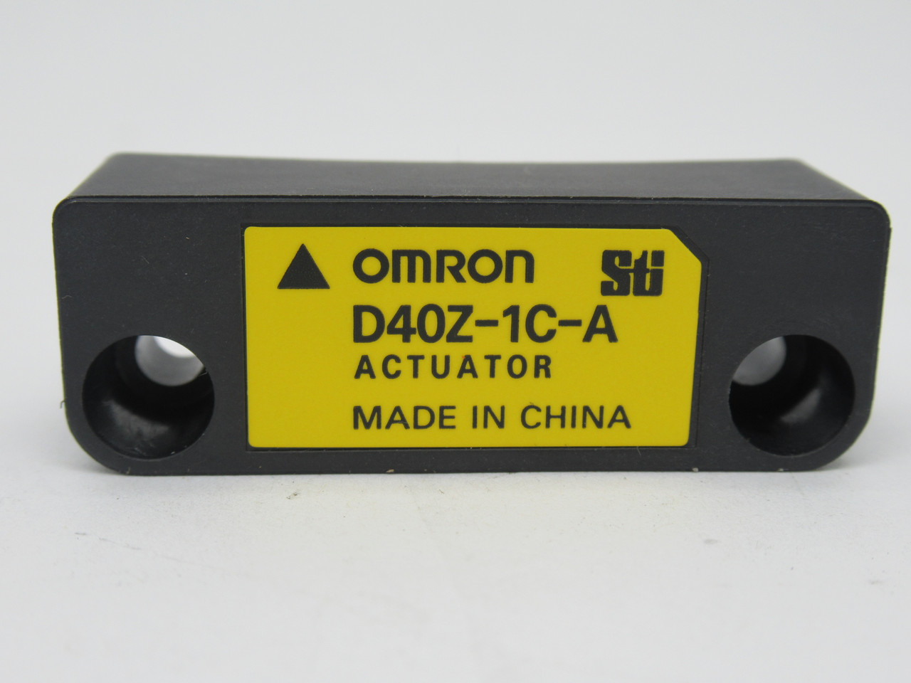 Omron D40Z-1C5 Compact Non-Contact Door Switch 24VDC C/W Actuator NWB