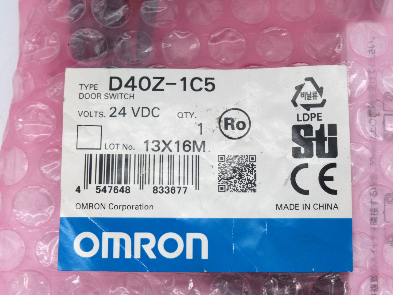 Omron D40Z-1C5 Compact Non-Contact Door Switch 24VDC C/W Actuator NWB