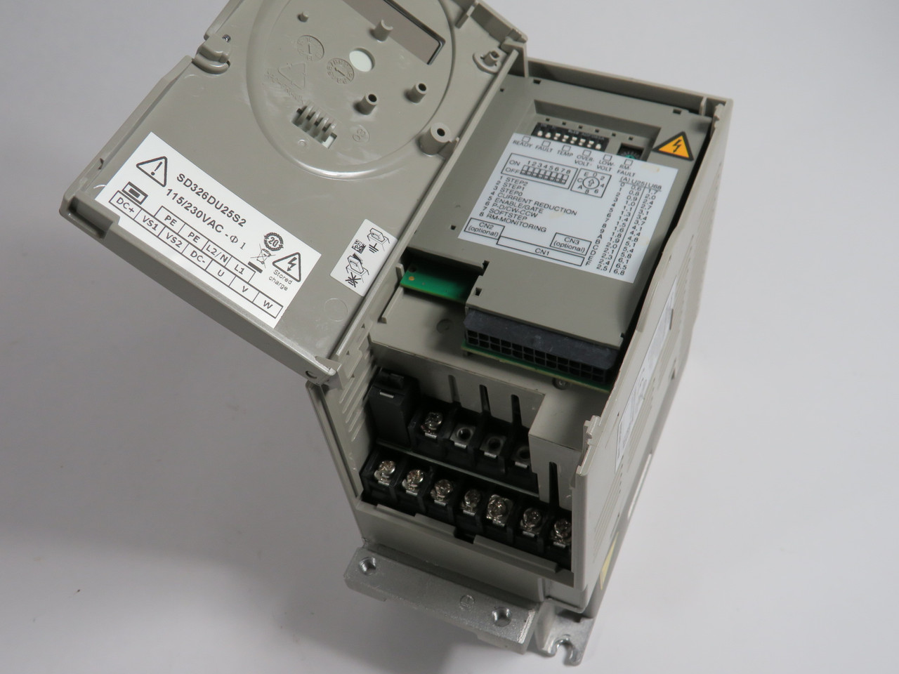 Schneider SD326DU25S2 Motion Control Stepper Drive 1Ph MISSING HARDWARE USED