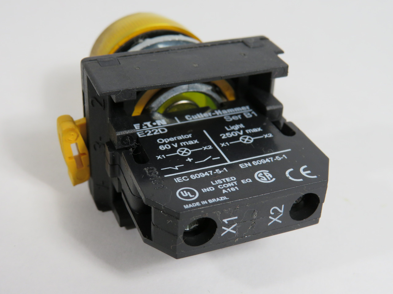 Eaton Cutler-Hammer EM22H4 Indicating Light Unit 60V/250V Yellow Lens USED