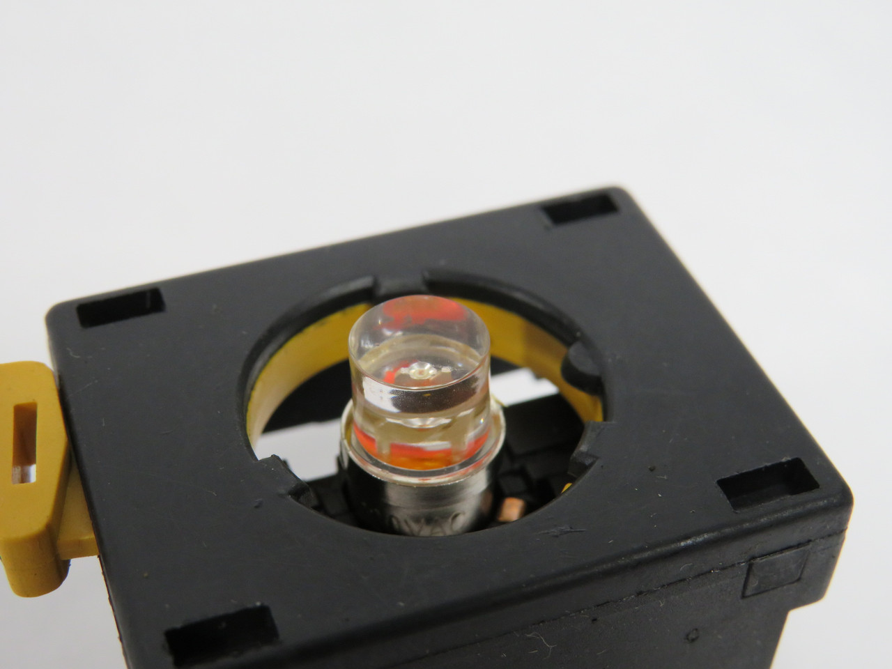 Eaton Cutler-Hammer EM22H2X43 Indicating Light Unit 120V Red Lens USED