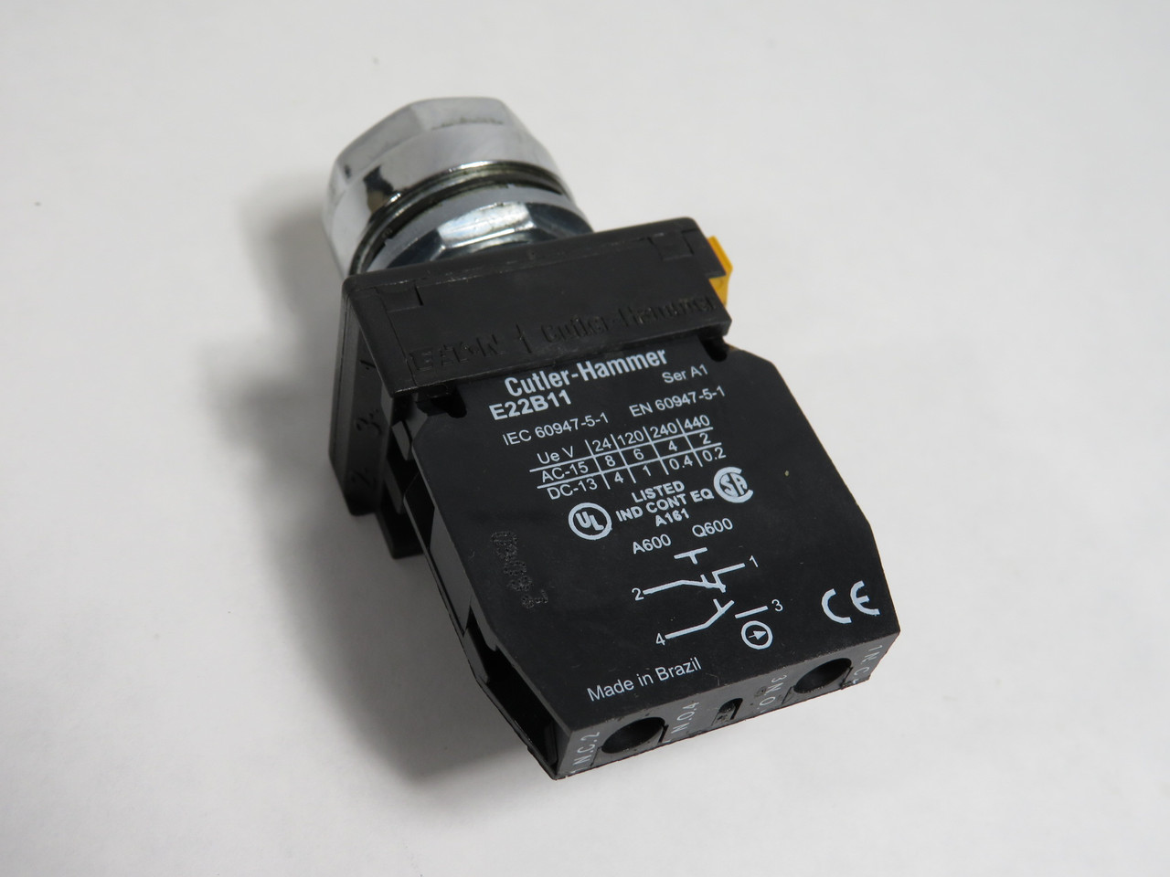 Eaton Cutler-Hammer EM22P4C Push Button Unit 1NO 1NC Flush Yellow Cap USED