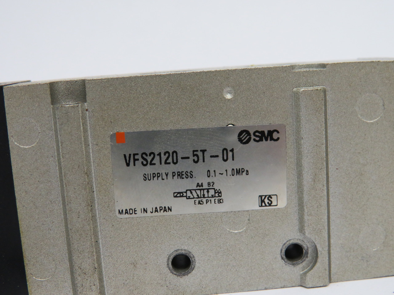 SMC VFS2120-5T-01 Solenoid Valve 5 Port 21-26VDC 0.1-1.0MPa USED