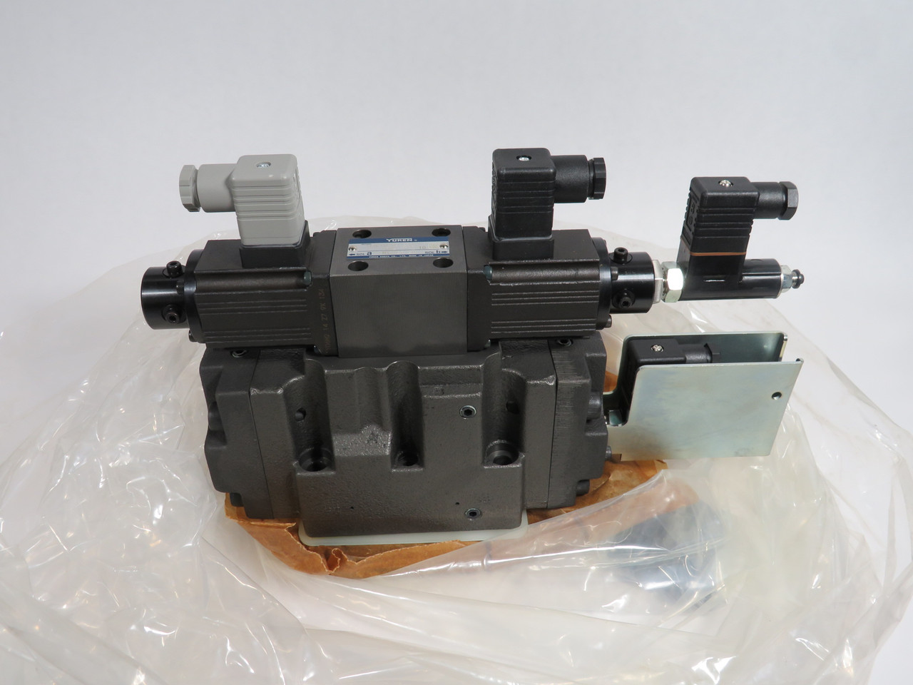 Yuken ELDFHG-04-280-3C2-XY-E-10 Directional & Flow Control Valve NEW