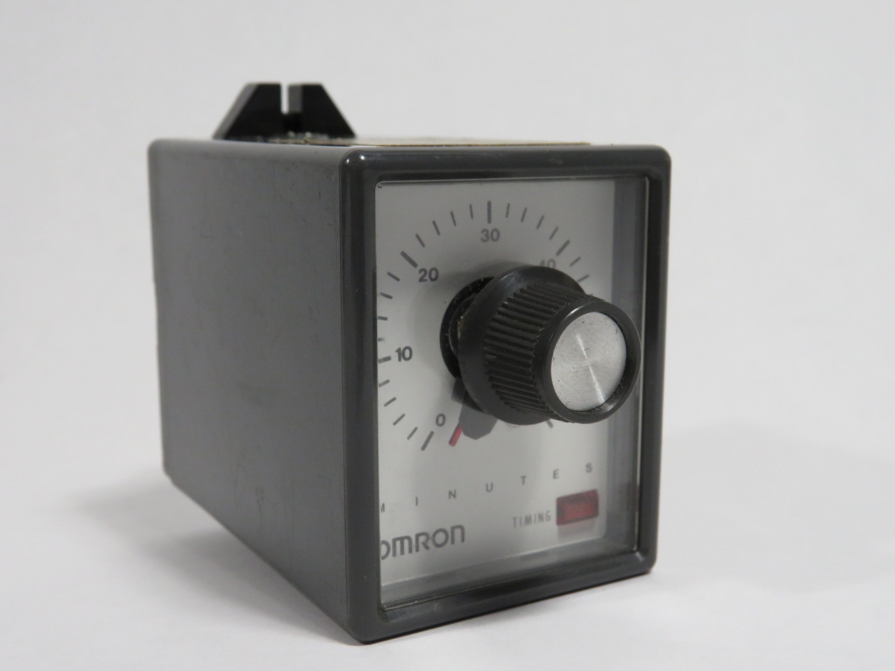 Omron STP-MND-AH-UA Motor Timer 0-60 Minutes 60Hz 8-Pin COSMETIC CRACK USED