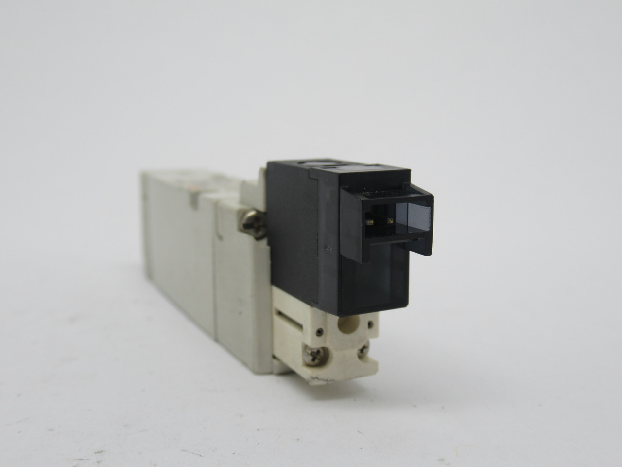 SMC VQZ2151-5LO Solenoid Valve 2Pos Single Acting 24VDC Coil 0.15-0.7MPa USED