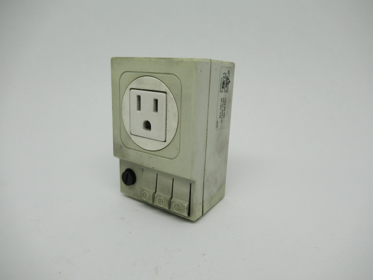 Stego SD-035 DIN Rail Mounted Receptacle 120VAC 6.3A 03504.0-00 USED