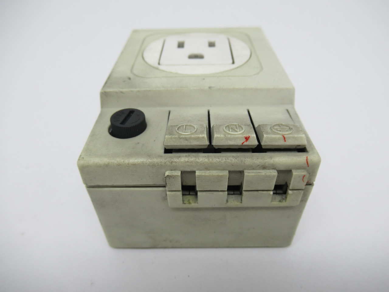 Stego SD-035 DIN Rail Mounted Receptacle 120VAC 6.3A 03504.0-00 USED