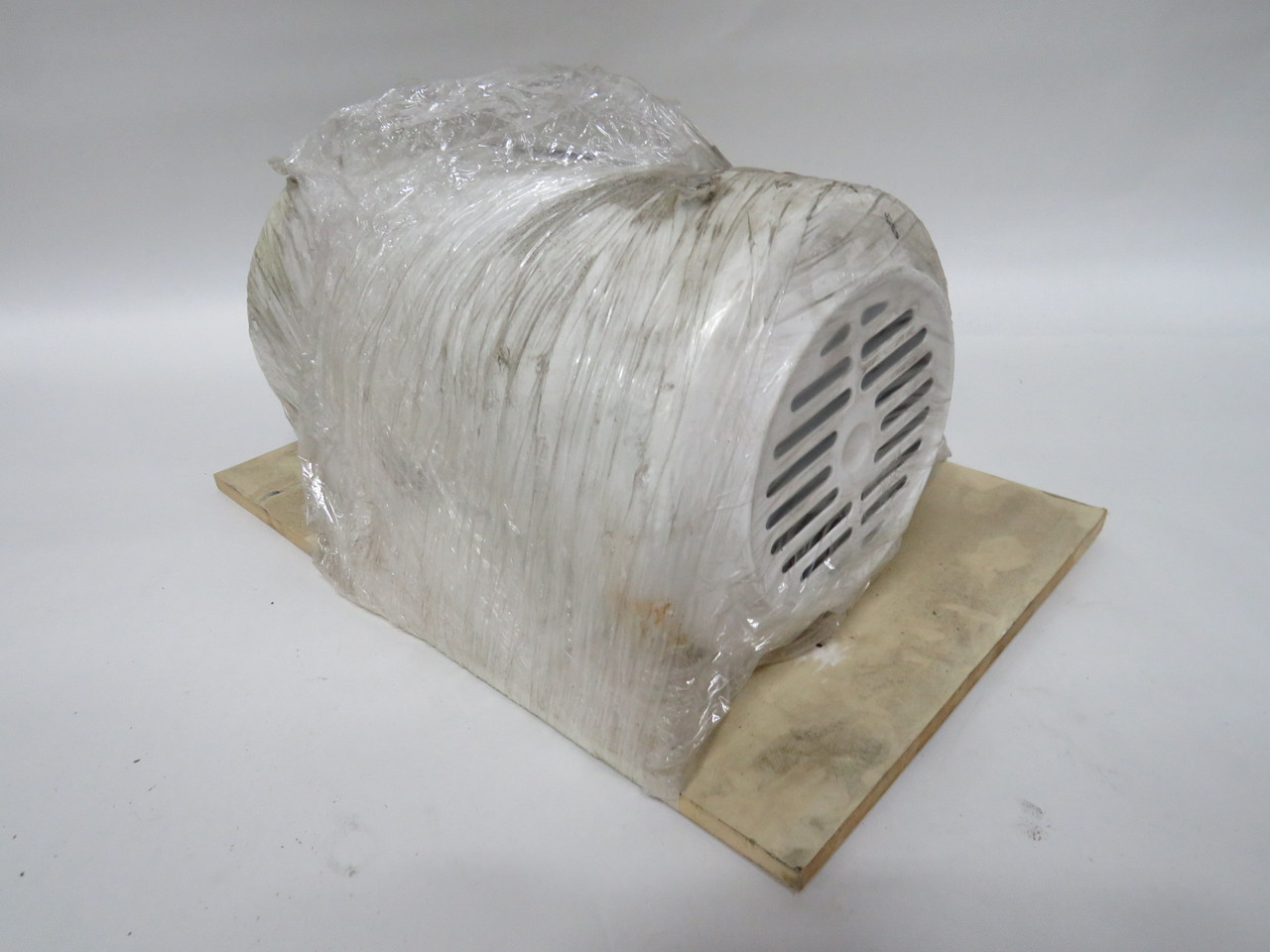 Sterling Electric Inc 2Hp 1750RPM 575V 145TC TEFC 3Ph 2.08A 60Hz NEW