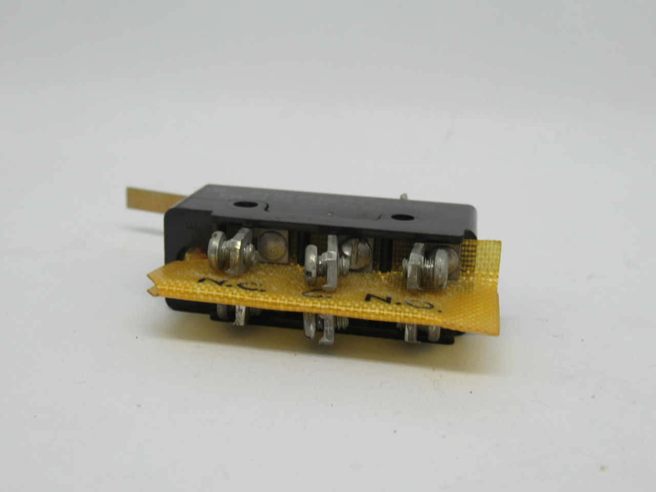 Microswitch DT-2RV3882-B6 Snap Action Limit Switch 10A 125/250VAC USED