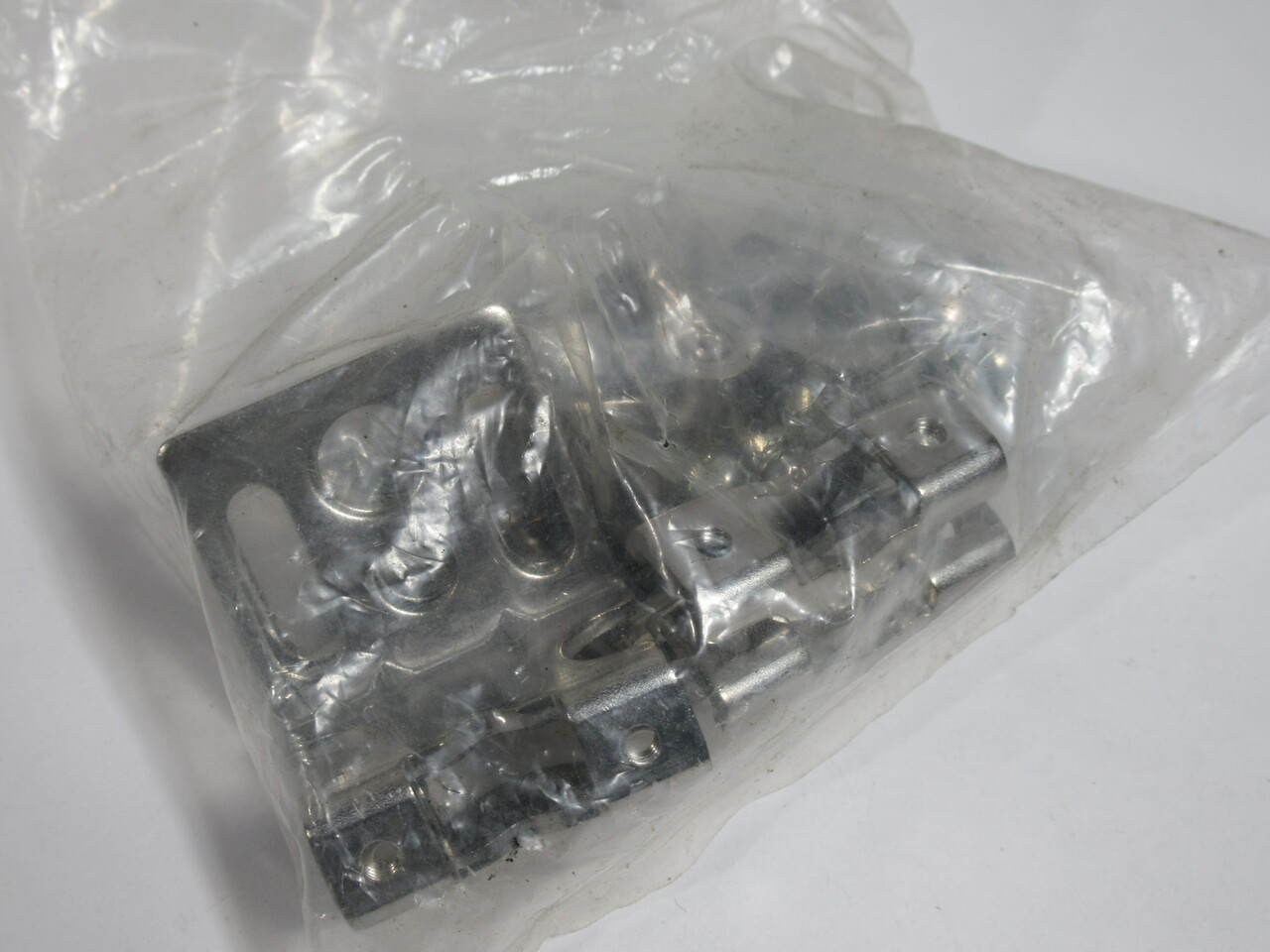 Omron F39-LJ1 Photoelectric Switch Bracket *Damaged Bag* NWB