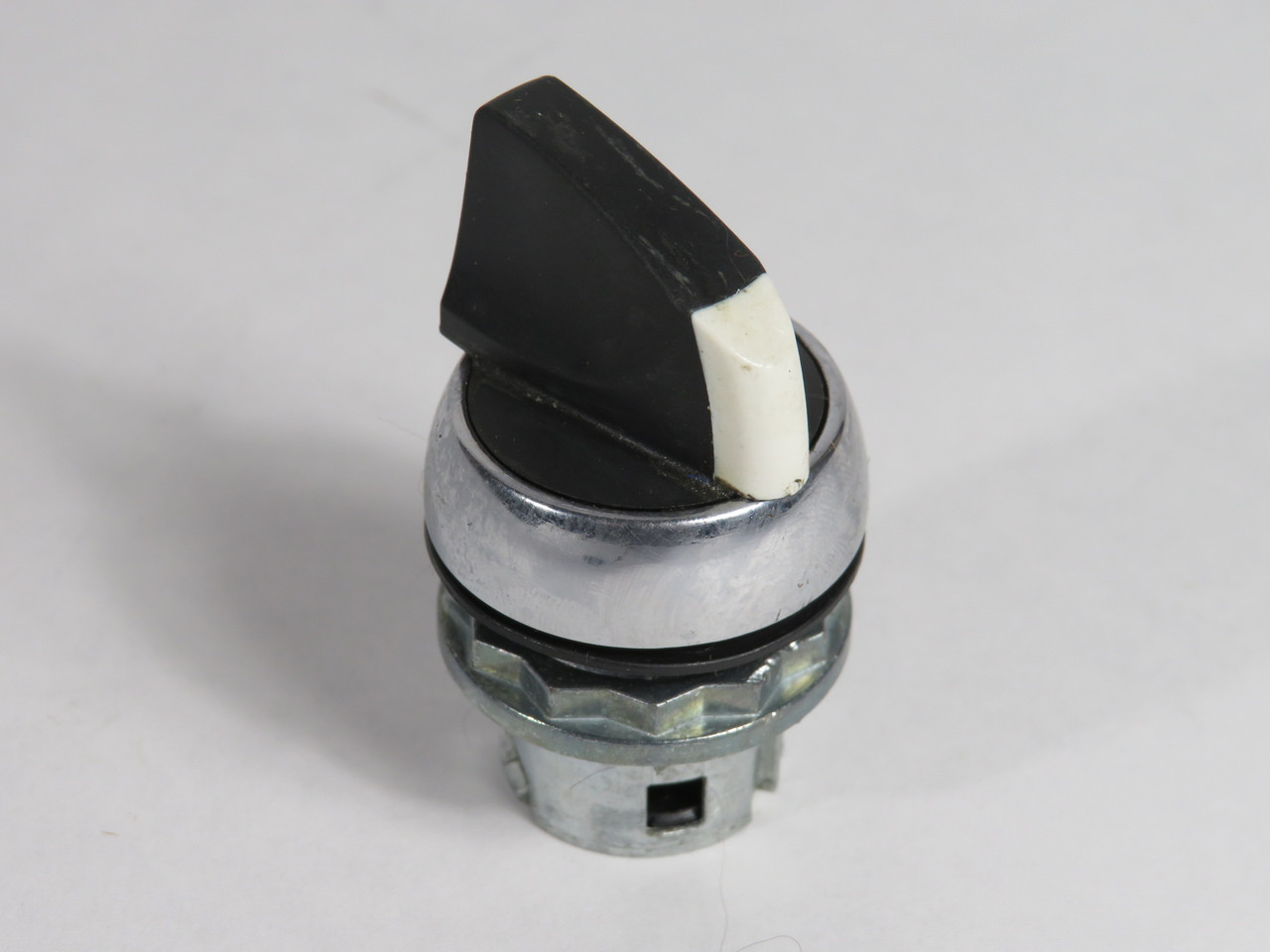 Allen-Bradley 800FM-SM32 Metal Selector Switch Operator 3-Position USED