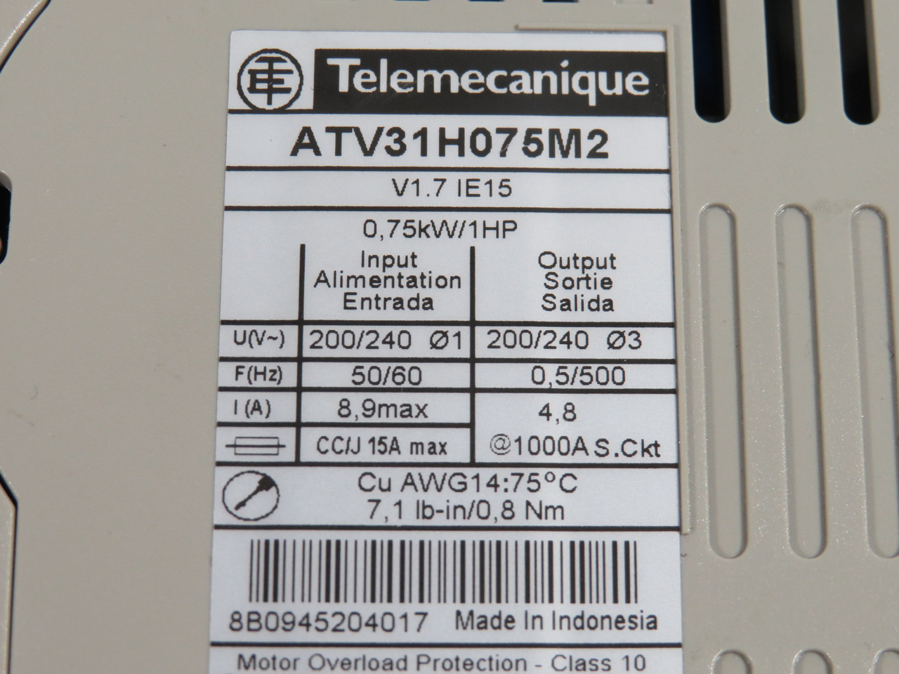 Telemecanique ATV31H075M2 AC Drive 0.75/1HP 3Ph 200/240V 4.8A BOX WEAR NEW