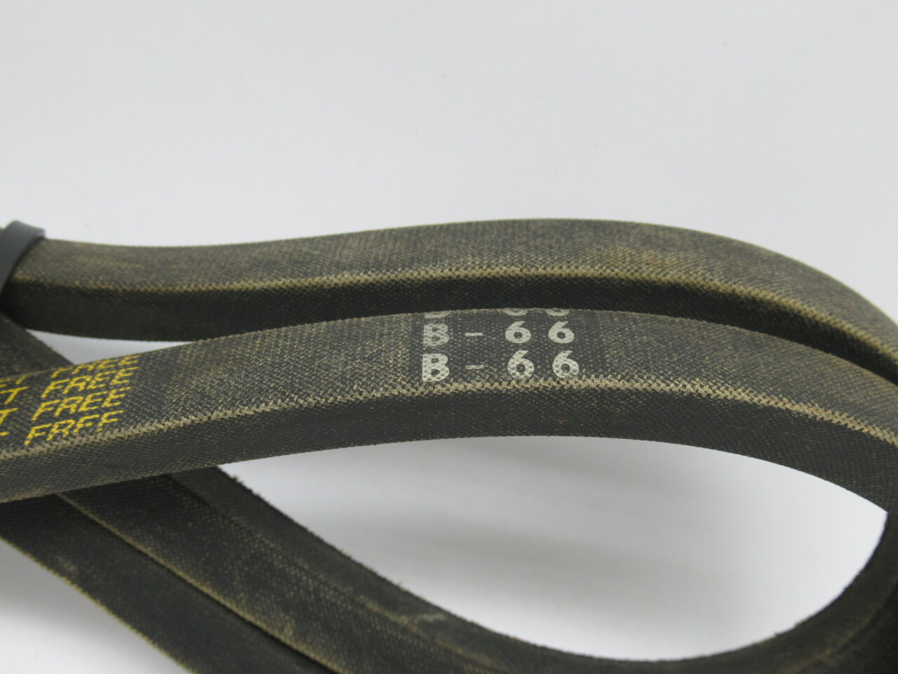 MBL B66 Classic V-Belt 69"L 21/32"W 13/32"Thick SHELF WEAR NOP