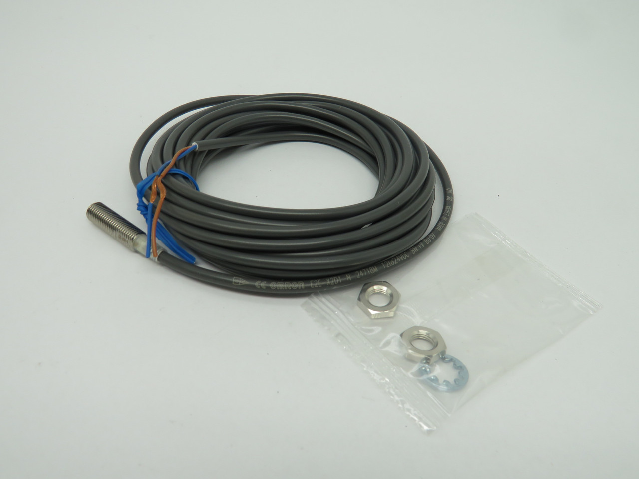 Omron E2E-X2D1-N Proximity Sensor 5m 12-24VDC *Damaged Package* NEW