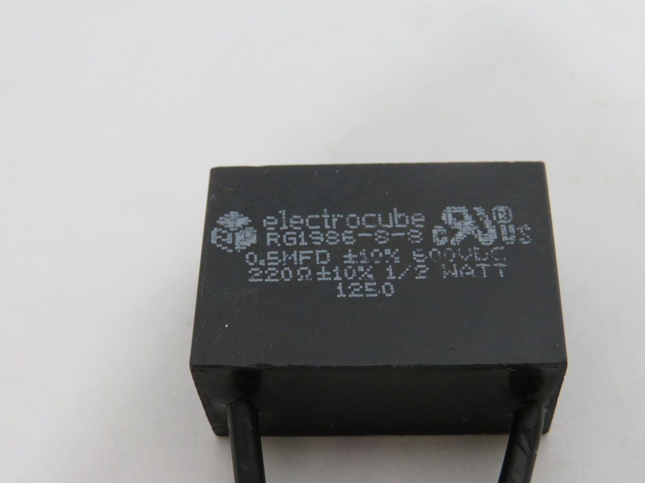 Electrocube RG1986-8-8 RC Network Capacitor 0.5MFD 10% 600VDC 1/2W 220Ohms USED