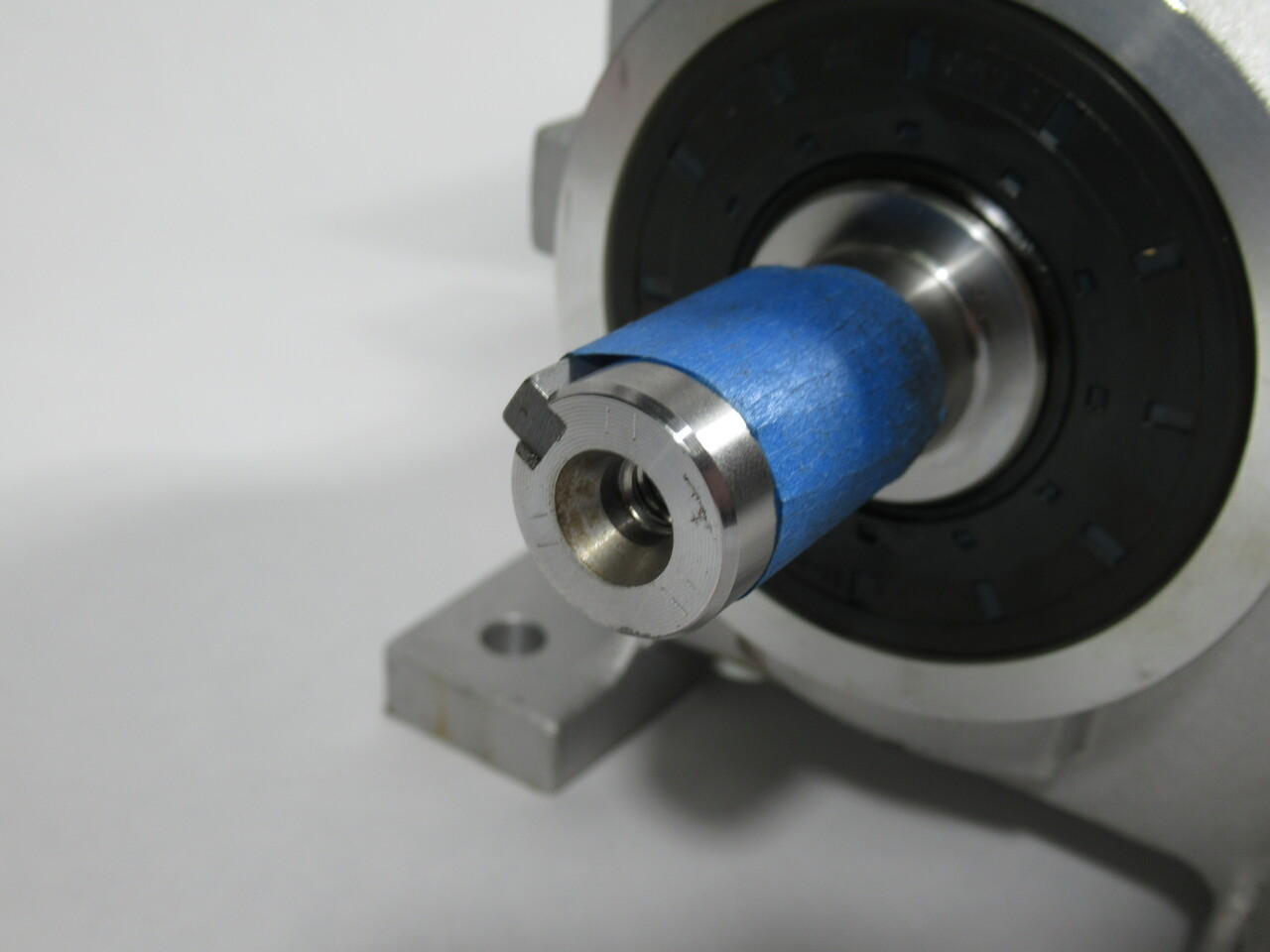 Weg 1/4HP 1745RPM 115/208-230V C/W Helical Inline Gear Reducer 34.52:1 Ratio NOP