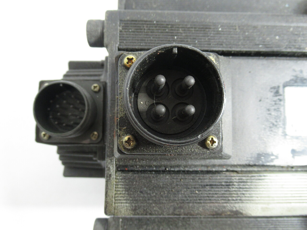 Yaskawa AC Servo Motor 4400W 1500RPM 200V 28.4Nm 32.8A USED