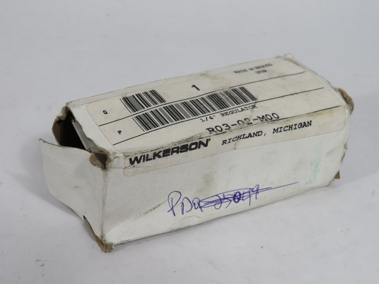 Wilkerson R03-02-M00 Miniature Regulator 300psi 1/4" NPT BOX DAMAGE NEW