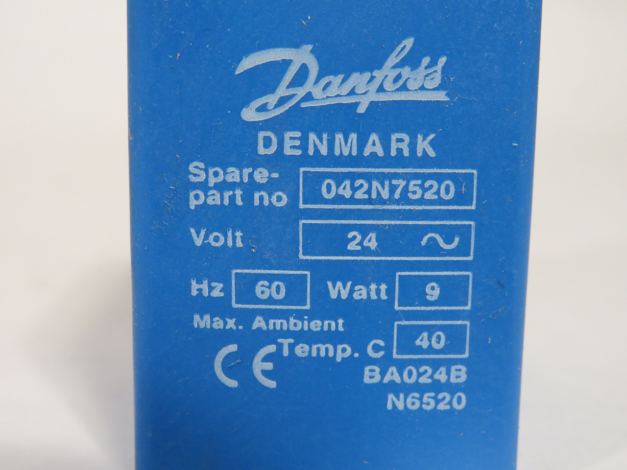 Danfoss 042N7520 Solenoid Coil 24V 60Hz 9W SHELF WEAR/MISSING HARDWARE NEW