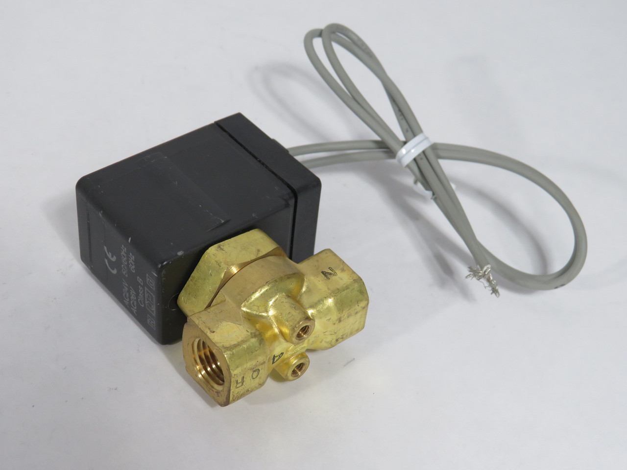 SMC VX2130-02N-BGR1 Solenoid Valve 24V@50/60Hz 26V@60Hz 1/4" NPT SHELF WEAR NOP